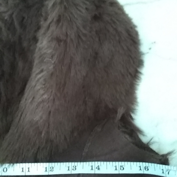 Fur collard vest. - Picture 10 of 13